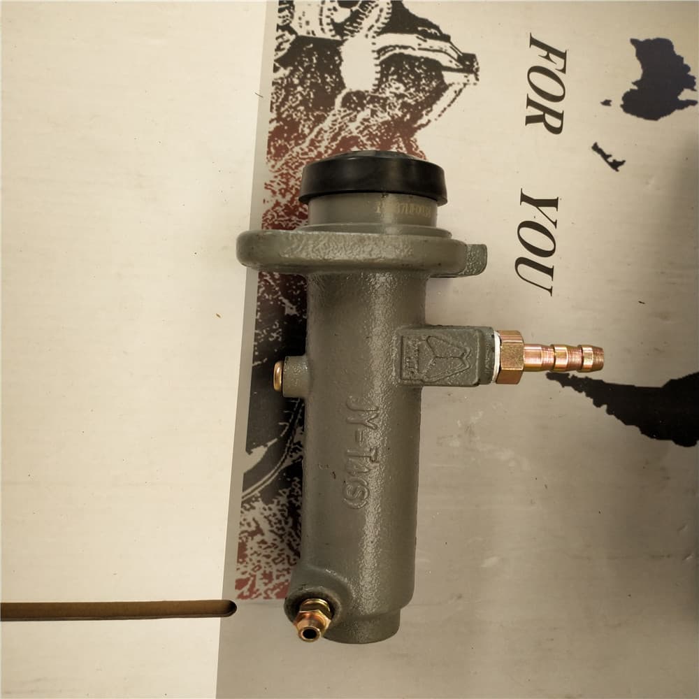 clutch master cylinder