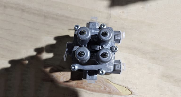 4-circuit protection valve