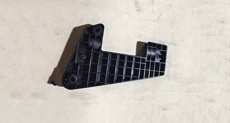Right headlight pressing plate