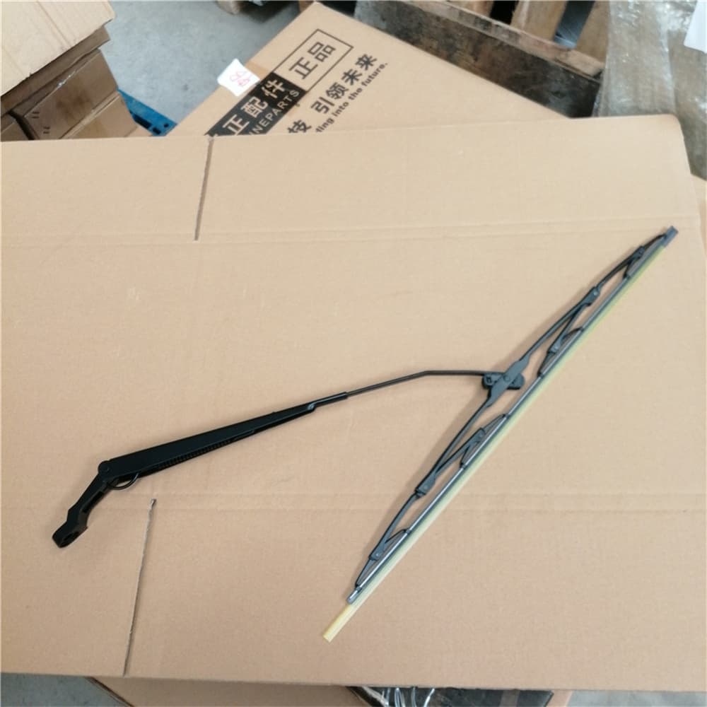 Wiper blade assembly for left wiper arm