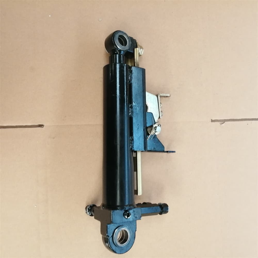 Naveco cab master cylinder with limit 5003010-C1104
