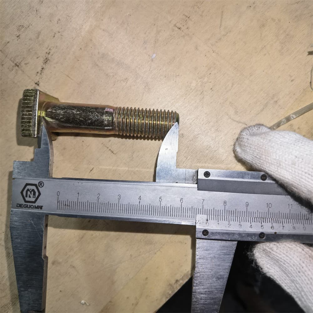 XCMG Болт 01B1546