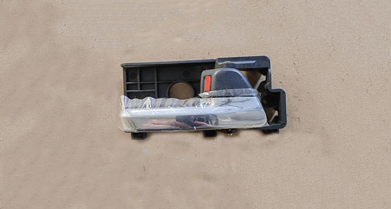 RIGHT FRONT DOOR INNER HANDLE