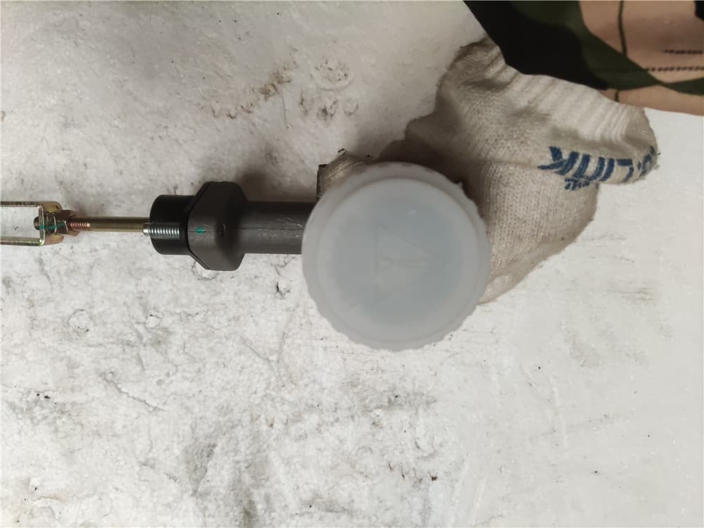 CLUTCH MASTER CYLINDER