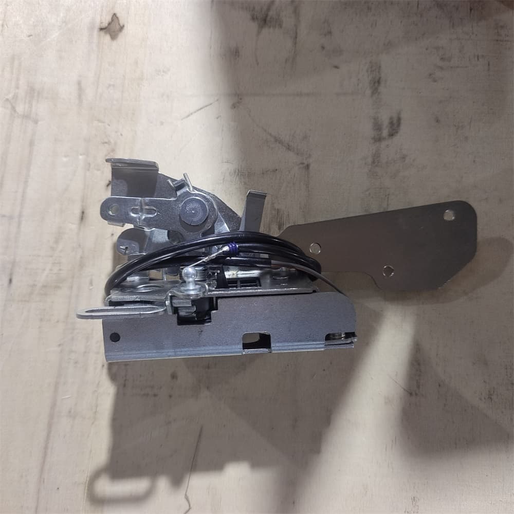 Right door lock