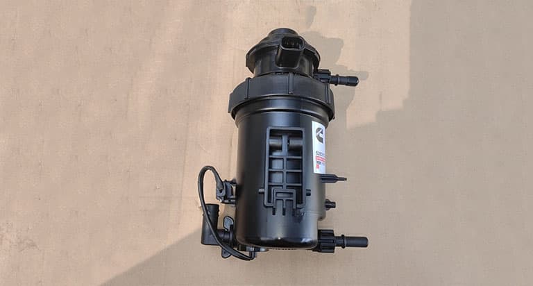 Fuel filter with seat