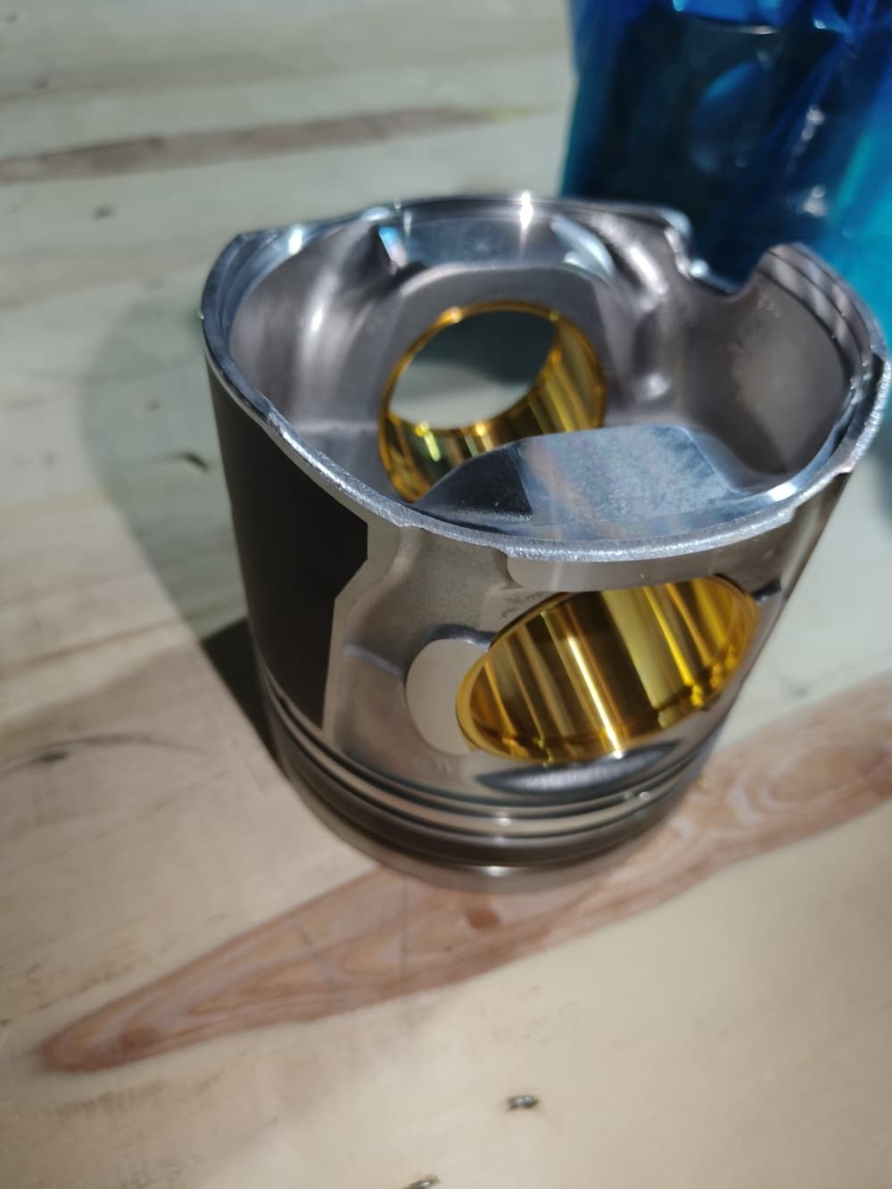 Piston