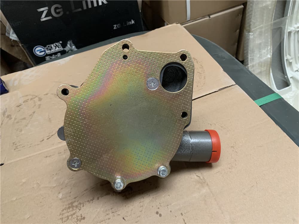 XCMG Водяной насос 6QAJ-13070100