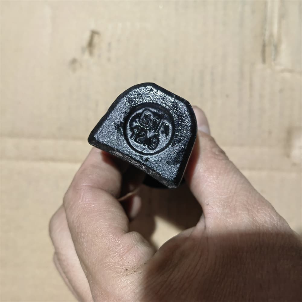 FRONT WHEEL BOLT STUD