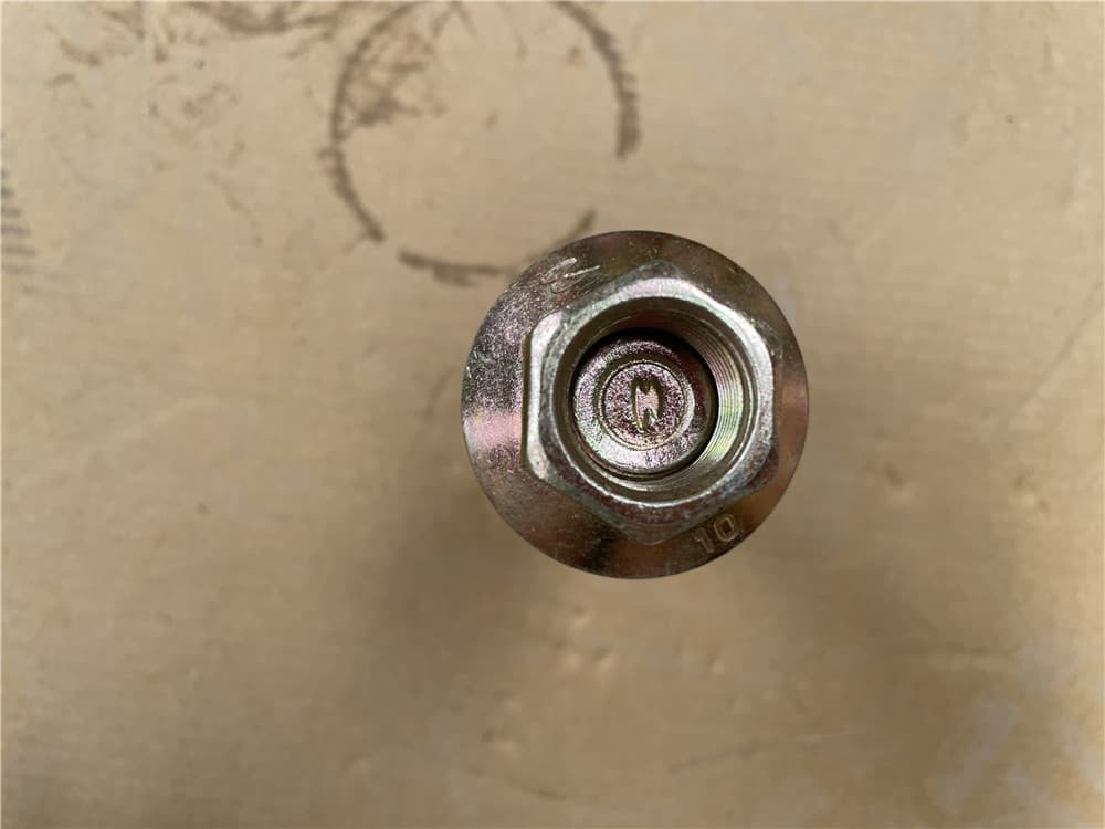 wheel hub bolt/nut