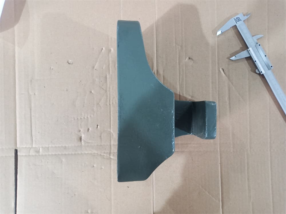 Rear leaf spring bracket