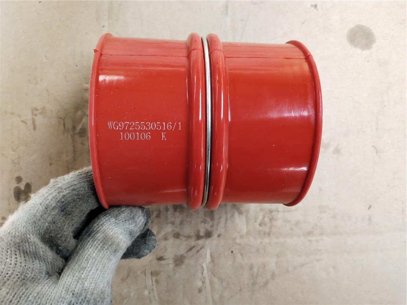 SINOTRUK rubber hose WG9725530516