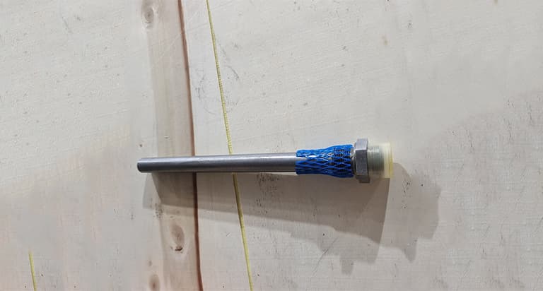 Oil return pipe