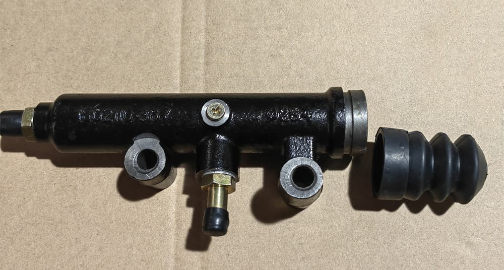 CLUTCH MASTER CYLINDER