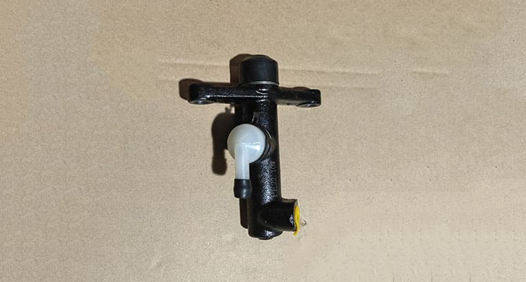 CLUTCH MASTER CYLINDER