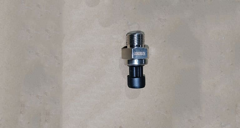 Electronic oil pressure sensor