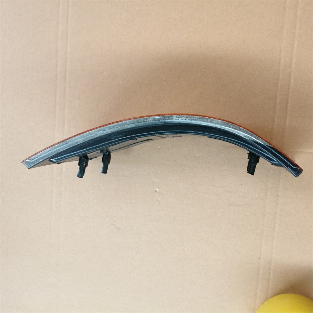 angle plate lamp