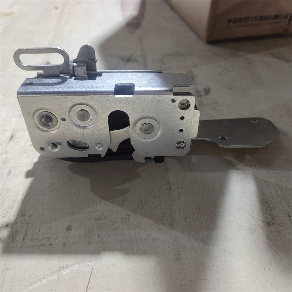 Right door lock