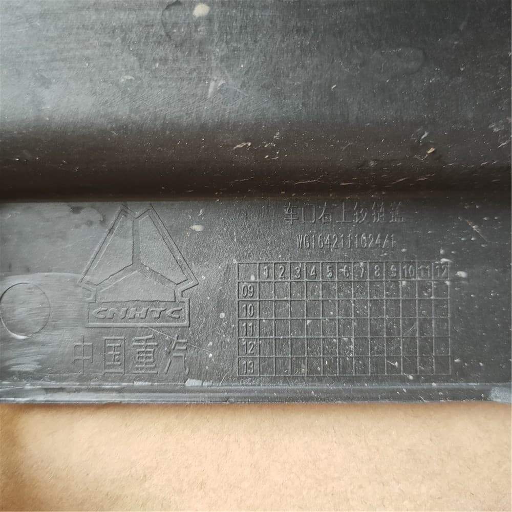 Door right upper hinge cover