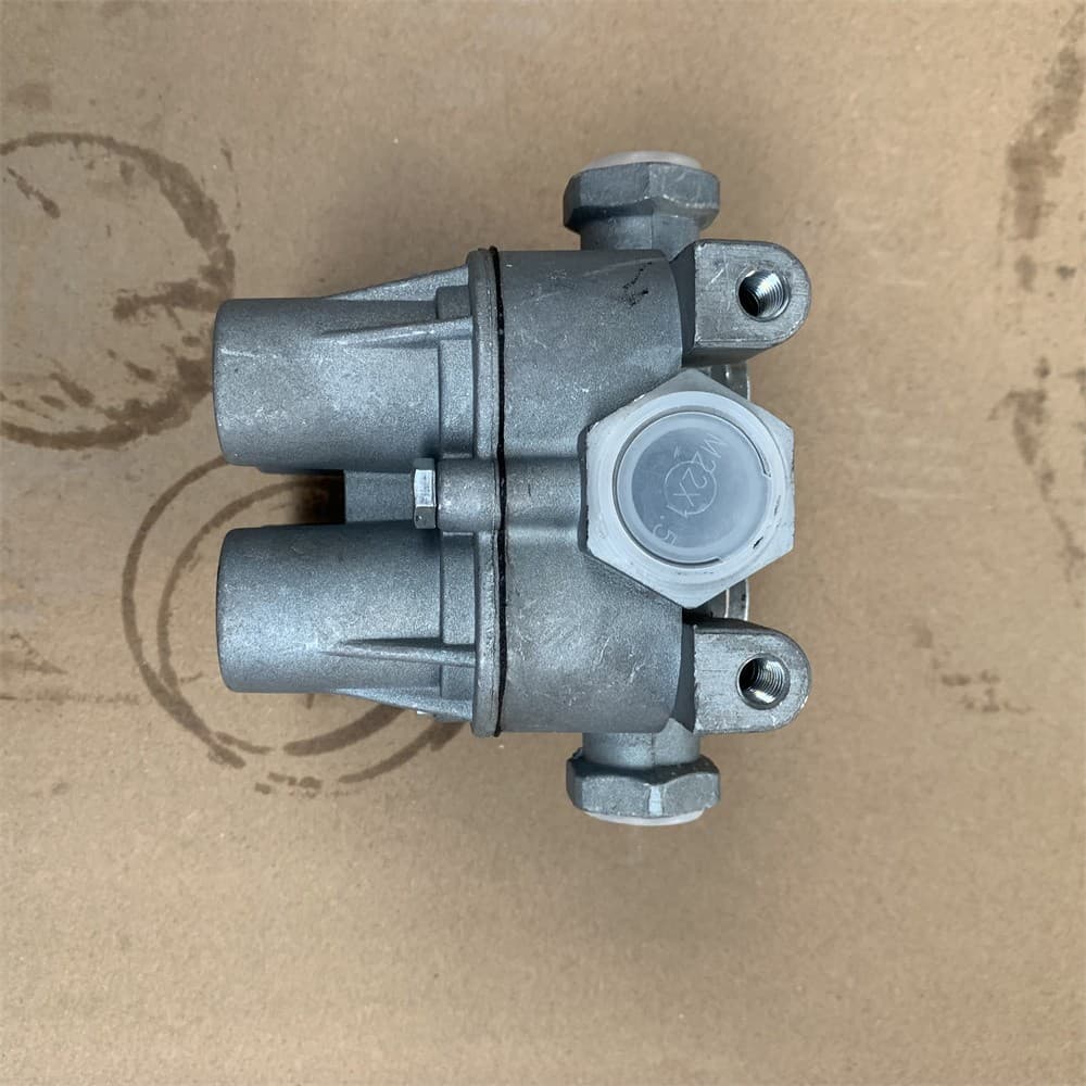 Four-circuit protection valve