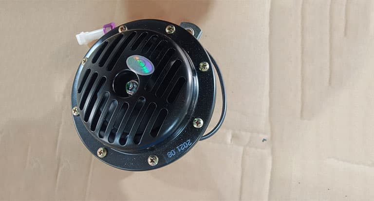 Dual tone air horn