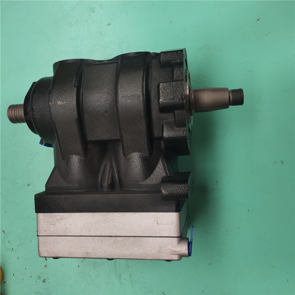 Double cylinder water-cooled air compressor