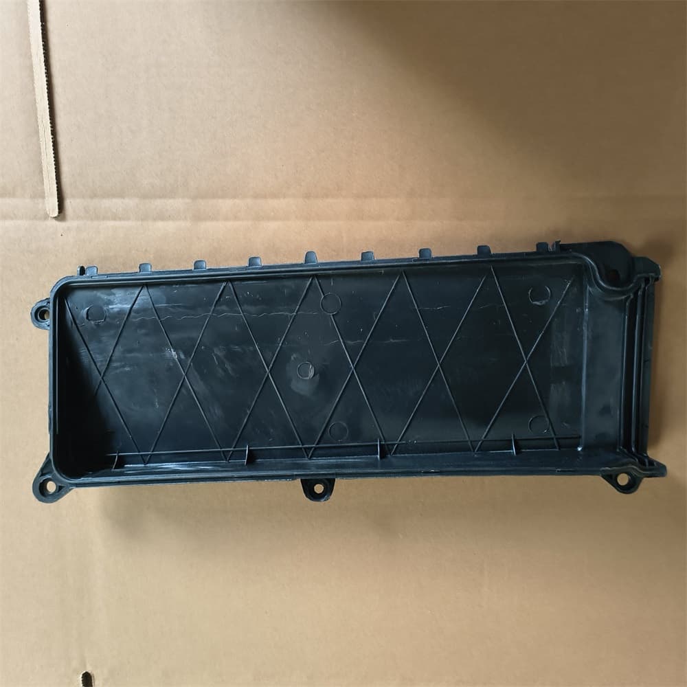 Protective cover for penetration box