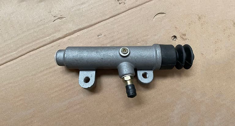 clutch master cylinder