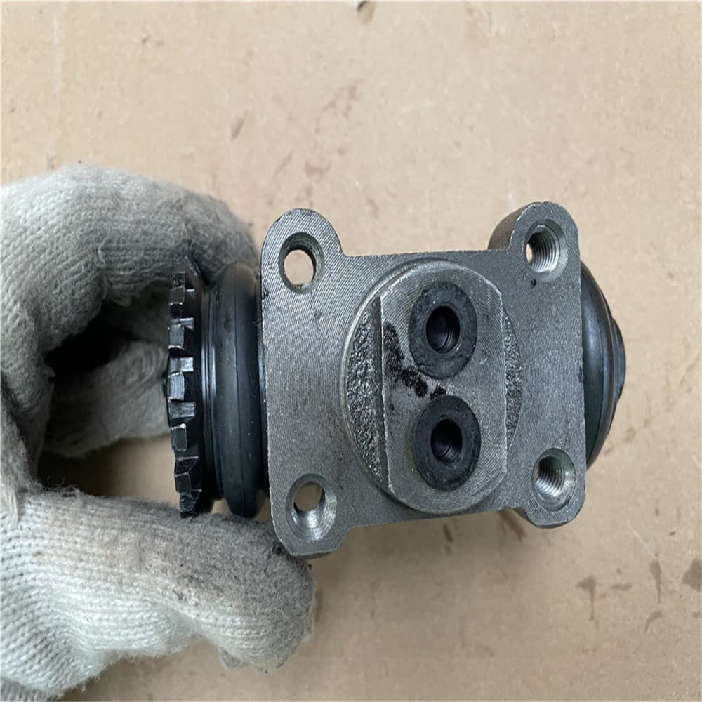 Right Upper Brake Slave Cylinder Assy