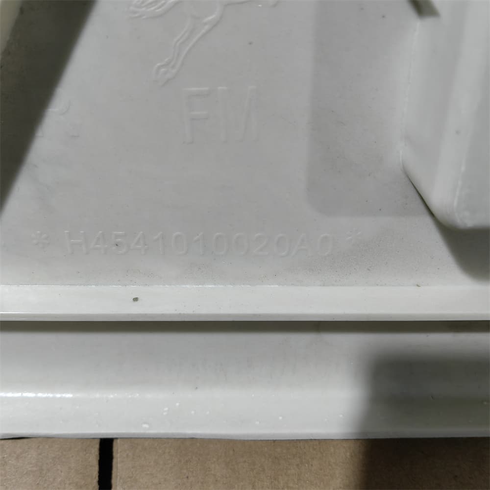 Secondary wheel cover right