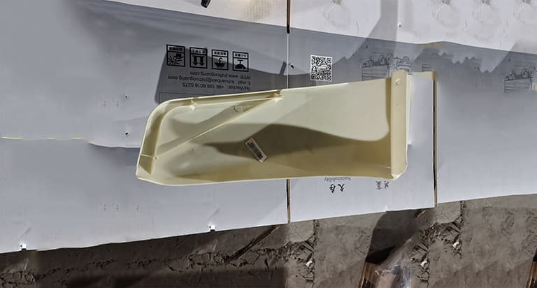 Bumper lower right decorative panel