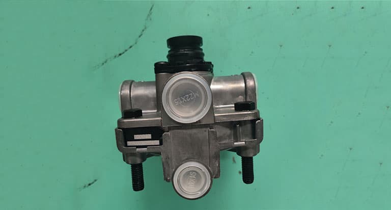 Relay valve