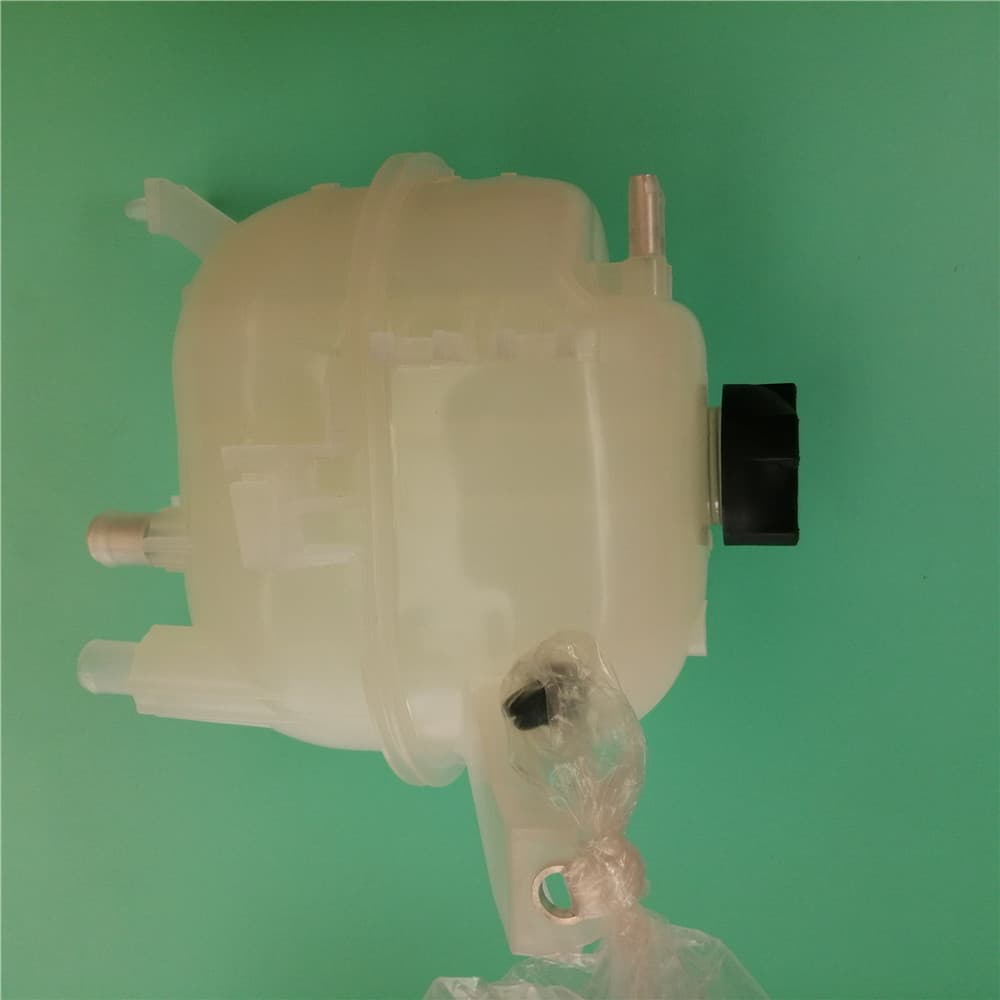 Auxiliary water tank assembly