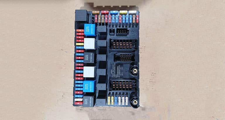 Electrical junction box assembly