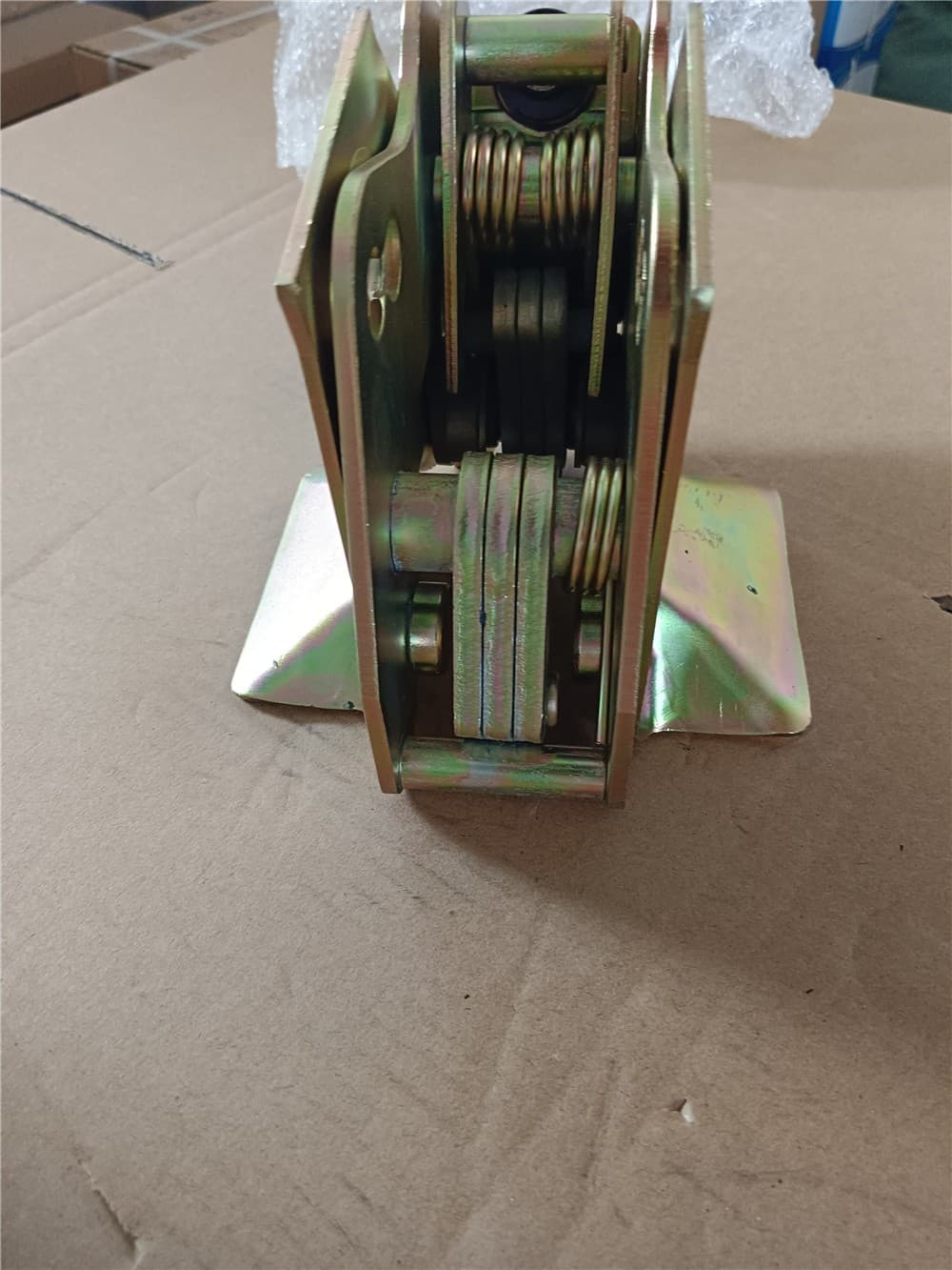 water compressor lock assembly with air spring (left)