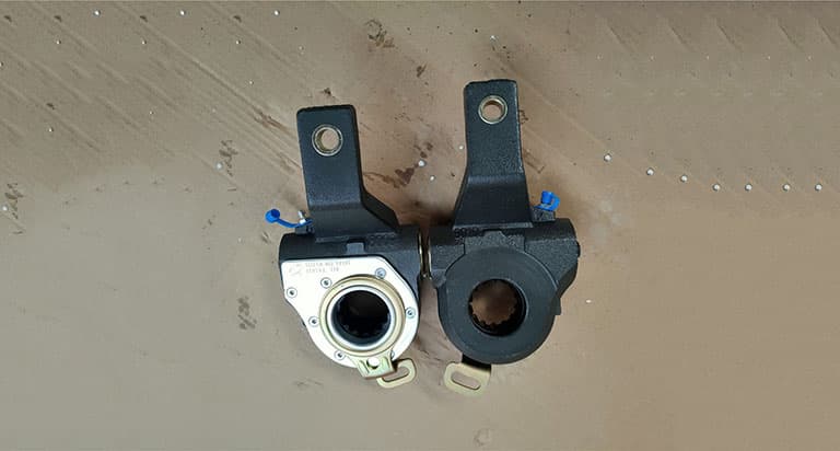 SINOTRUK Adjusting arm (left, right) 3551NB-002