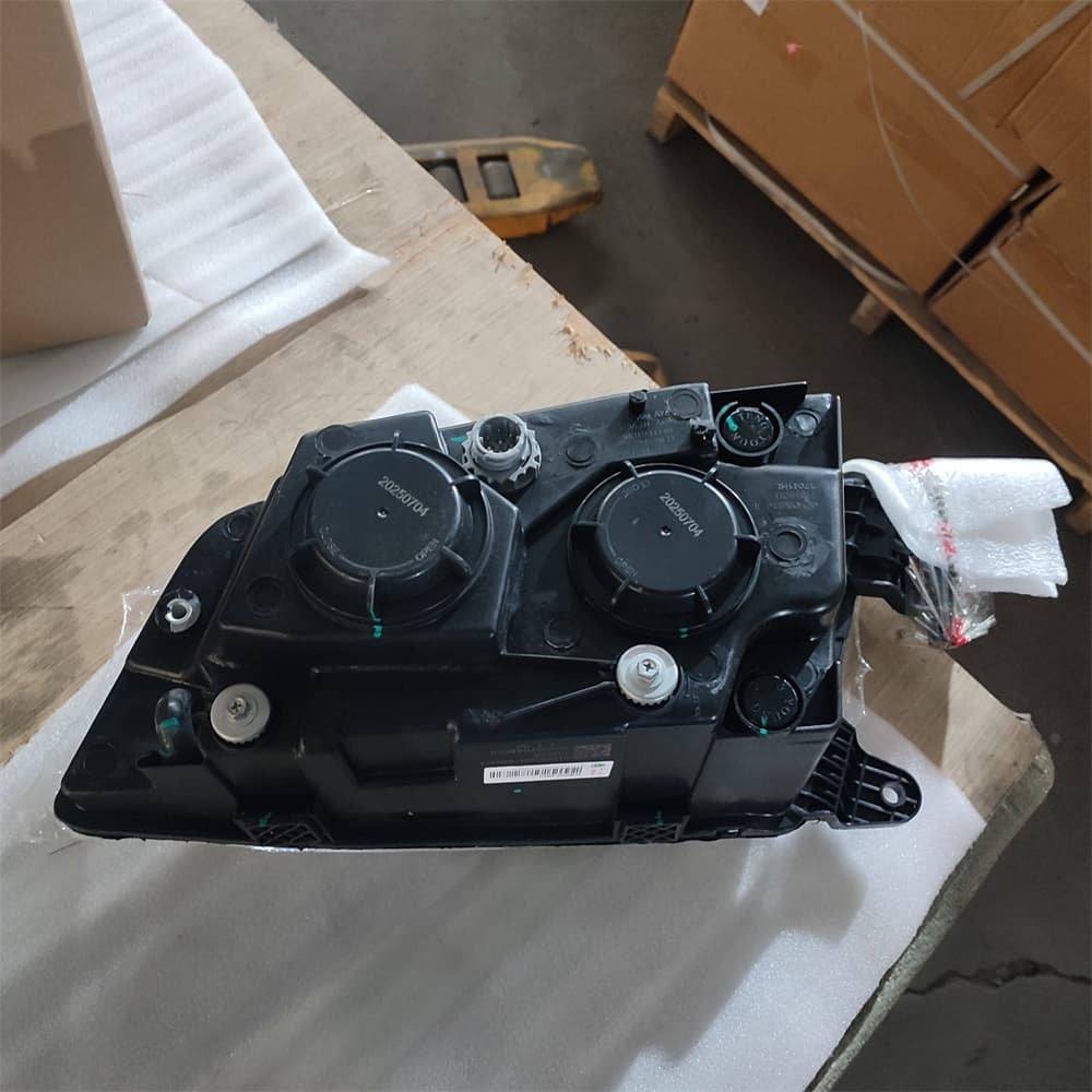 Right front headlight (LED)