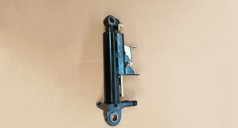 Naveco cab master cylinder with limit 5003010-C1104