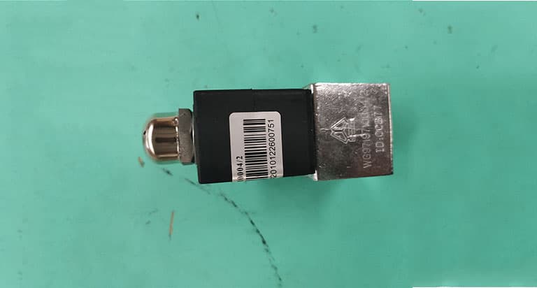 Air pressure signal light switch